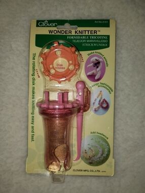 Clover Wonder Knitter Pink Handheld Knitting Tool